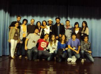 Equipe da Conferência L´Abri ao centro (Alessandra, Guilherme, Rodolfo e Marcos), junto com estudantes universitários, em Campinas (SP). Foto: L'abri-CEU