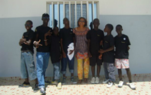 Missionária Zeneide com jovens do Projeto Obadias