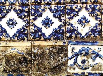 Foto: Carolina Costa/Folhapress. Azulejos portugueses e ingleses do século 18 encontrados no casarão colonial em São Luís